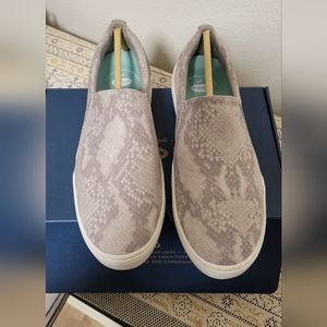 Dr. Scholls do it right grey slip ons